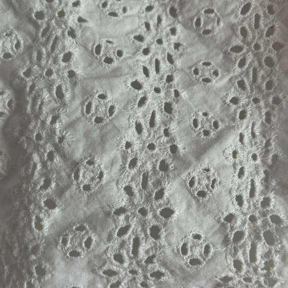 WHITE OSCAR DE LA RENTA WHITE EYELET LACE MINI 🤍 - Picture 4 of 5
